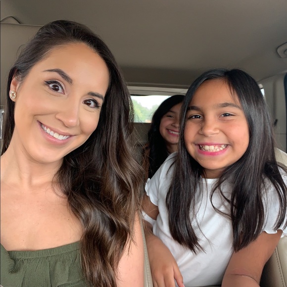 Hi my name is Stephanie, Welcome to my closet ❤️ - Picture 2 of 7